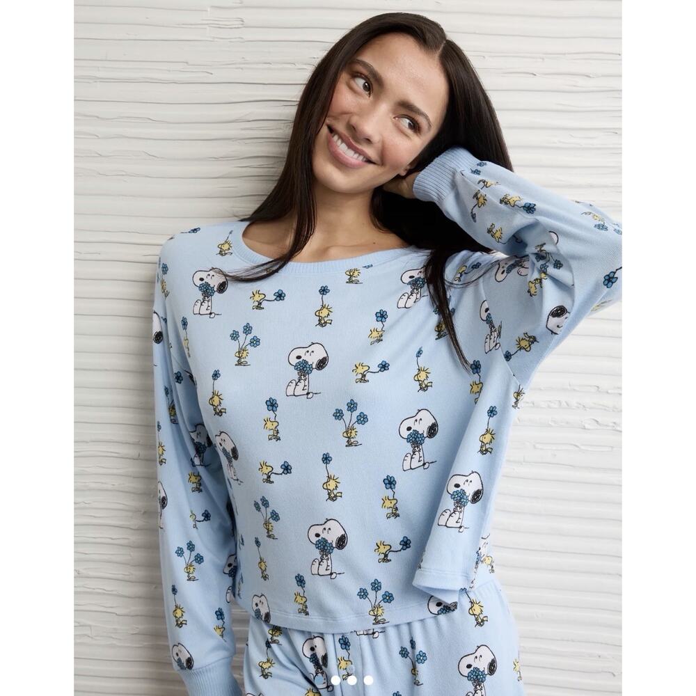 NWT! Women’s [S] American Eagle x Peanuts Snoopy Woodstock Luxe Plush 2pc PJ Set - Picture 4 of 4